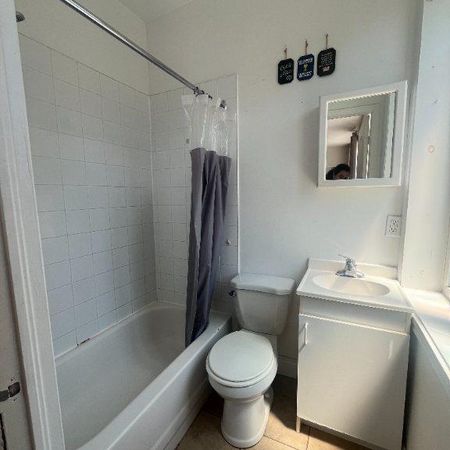 Beau 3 ½ lumineux et bien situé - Photo 4