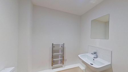 3 bedroom flat to rent - Photo 4