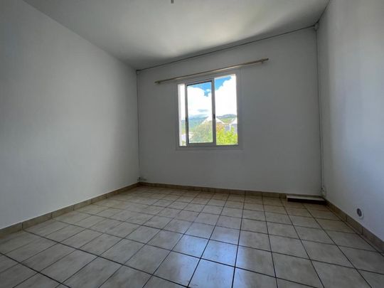Location Appartement 3 pièces 74m² ST DENIS 97400 - Photo 1