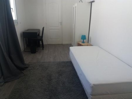 Appartement à Louer à LILLE 1140 € - Photo 3