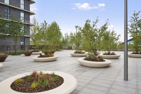 Glasshouse Gardens London E20 - Photo 3