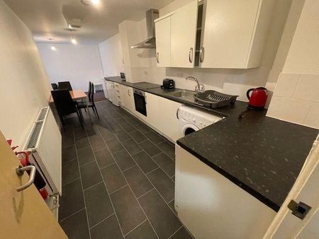 3 bedroom flat to rent - Photo 5