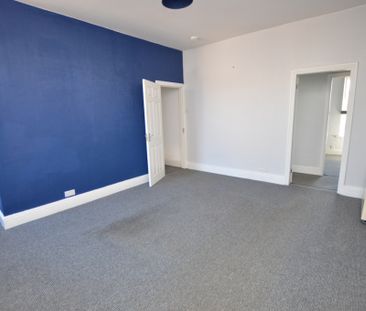 2 Bedroom FIrst Floor Flat - Photo 2