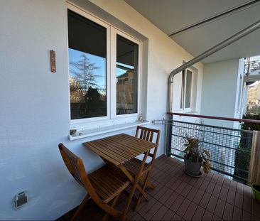 Helle, gepflegte Wohnung mit Balkon und Einbauküche - Photo 2