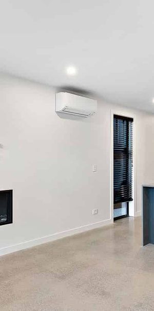 2 Bed, 2 Bath Townhouse with Garage! - Photo 1