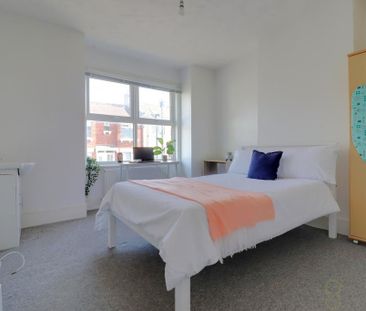 3 bedroom flat to rent - Photo 3