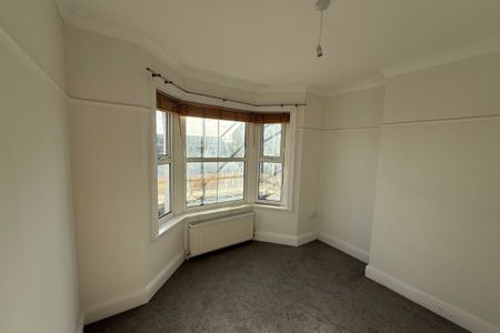 St. Pauls Avenue - Photo 2