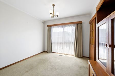 48 Browns Parade, Wendouree - Photo 3