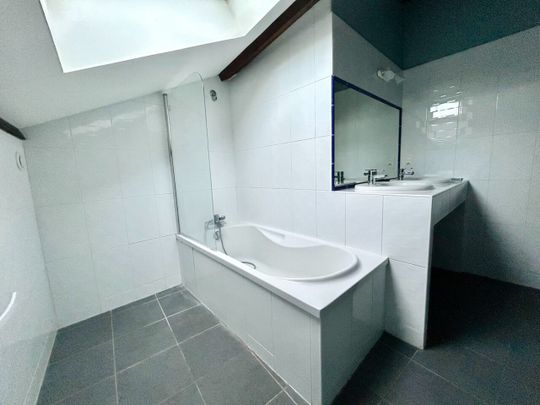 Location Appartement 4 pièces 94m² TAIN L HERMITAGE 26600 - Photo 1