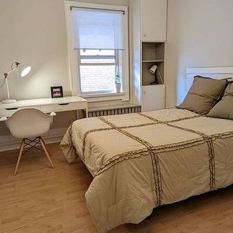 3 Bedroom, 1 Bathroom - College St Apartment - Photo 1