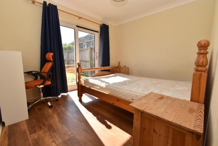 4 bedroom semi-detached house to rent - Photo 2