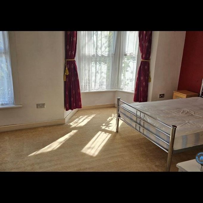 1 bedroom in a house share to rent - Photo 1