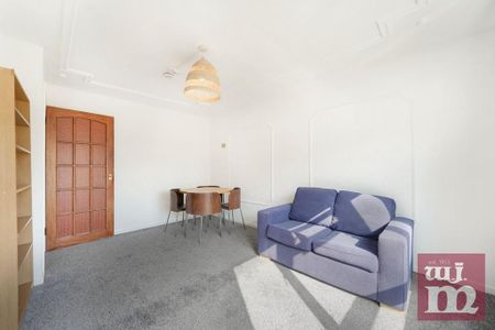 3 bedroom flat to rent - Photo 2
