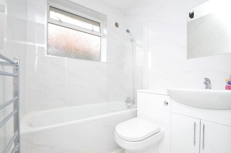 Berkeley Close, Ruislip, HA4 - Photo 2