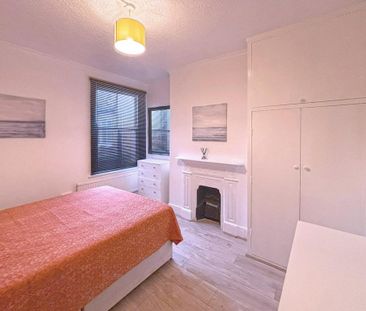 4 bedroom terraced house to rent - Photo 3