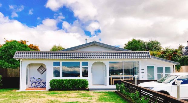 Fully Furnished Three Bedroom Home - Photo 1