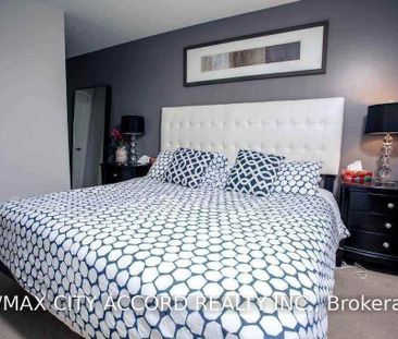 10 Capreol Court condo — Toronto, ON (3-Bedroom) - 3 Bedroom - Photo 4