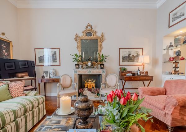Stunning apartment overlooking Trajan's monumental Column
