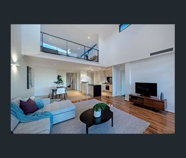 STYLISH FURNISHED APARTMENT IN VIBRANT LOCALE - Photo 5