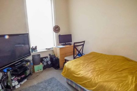 Victoria Terrace, Whitley Bay, Whitley Bay, Tyne and Wear, NE26 2QN - Photo 4