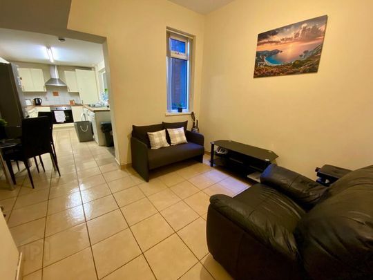 Balfour Avenue, Room 1, All Bills Included, Belfast, BT7 2EX - Photo 1