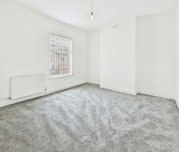 Terraced House to rent on - Photo 5