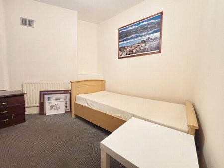 House share to rent - Photo 2