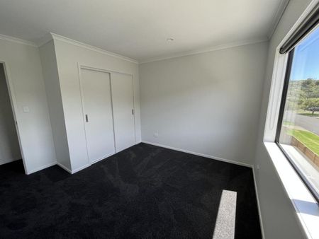 Modern Family Living in Spotswood - Photo 5