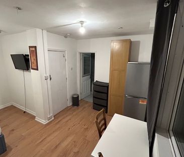 Room in a Shared House, Windsor Crescent, HA9 - Photo 2