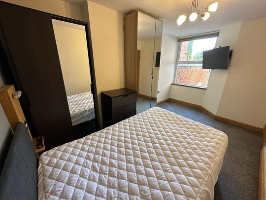 1 bedroom in a house share to rent - Photo 1