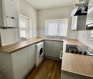 3 bedroom private hall to rent - Photo 6
