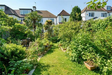 Gresham Gardens, London NW11 - Photo 4