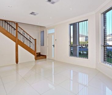 Stylish & Low-Maintenance 4-Bedroom Family Home - Photo 5
