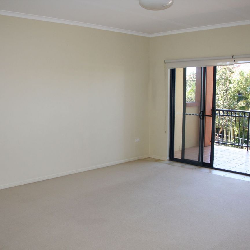 Modern Two-Storey Unit Moments from Flynns Beach - Photo 1