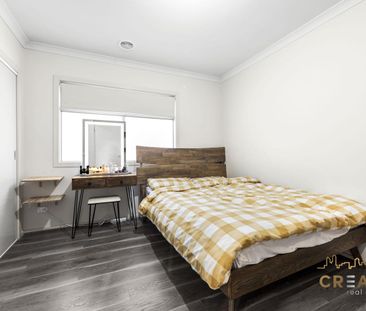 3 BEDROOM TOWMHOUSE CLOSE TO TRANSPORT AND SCHOOLS - Photo 2