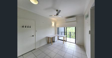 FRESH AND MODERN – PARTLY FURNISHED - Photo 3