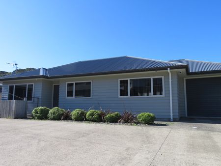 WAINUIOMATA LIVING - Photo 4
