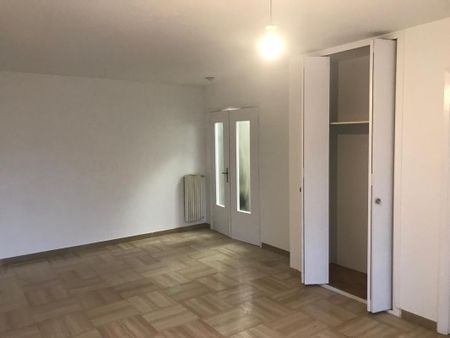 Location Appartement 1 pièce 36m² ST LAURENT DU VAR 06700 - Photo 2