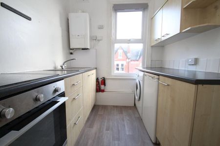 2 bedroom flat to rent - Photo 4