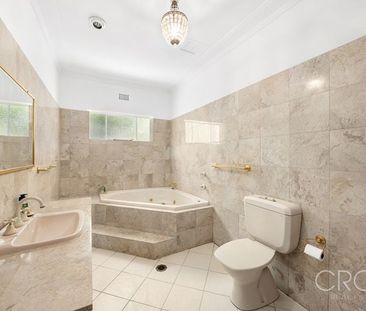 Renovated Home With Spectacular 180° Harbour & City Views - Photo 4