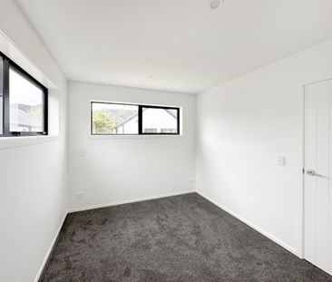 Location, style & comfort in Upper Hutt - Photo 4