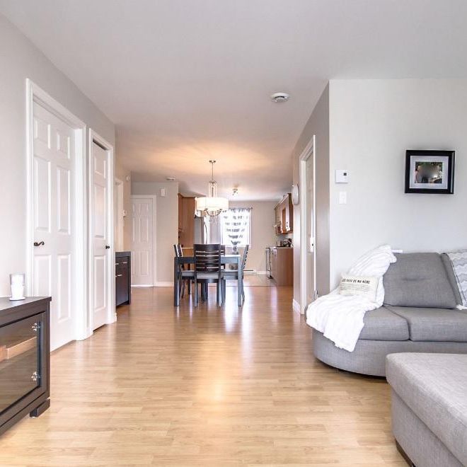 Grand condo 4 1/2 - Libre - Internet - Climatisation - Photo 1