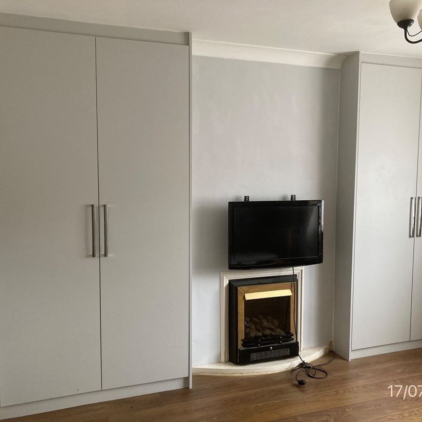 Room in a Shared House, Kingsbridge Road, RG2 - Photo 1