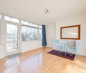 3 bedroom flat to rent - Photo 2