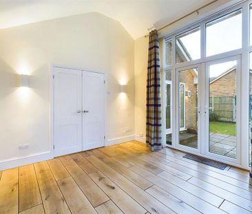 2 bedroom detached bungalow to rent - Photo 2