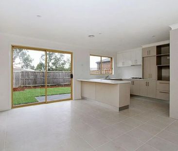 Charming 3-Bedroom Home in South Morang - Photo 2