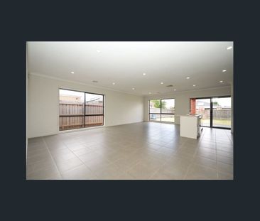 4 Bedroom Family House! - Photo 1