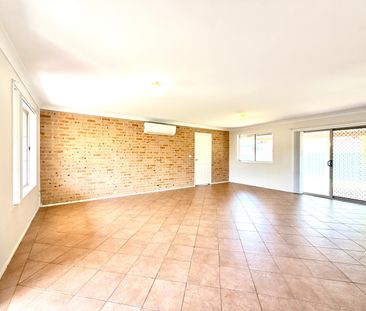 Neat and tidy 3 bedroom home with Split system air conditioning! - Photo 2