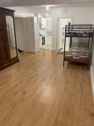 1 Bed Flat, Windsor Road, E7 - Photo 1