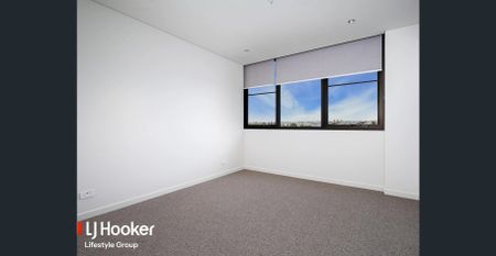 In the Heart of Town - Photo 3